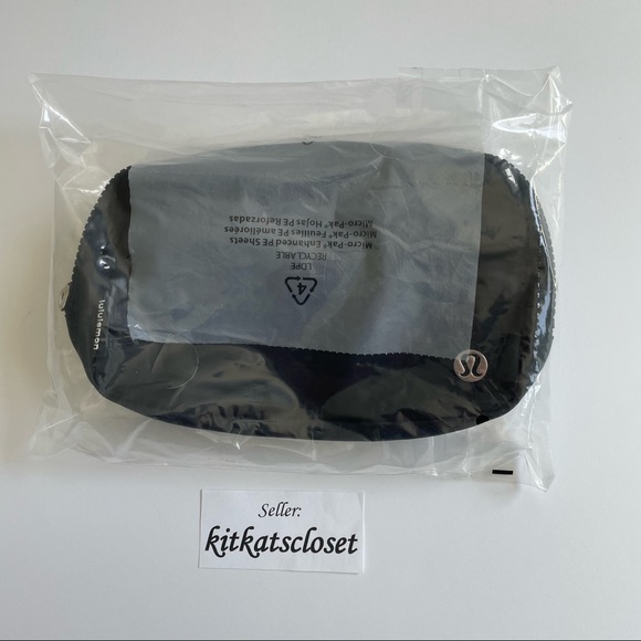 LAST ONES!! 🆕 NWT EXTENDED STRAP lululemon everywhere belt bag - black/white - Picture 9 of 15